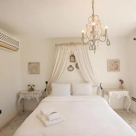 Pera Alacati Çeşme