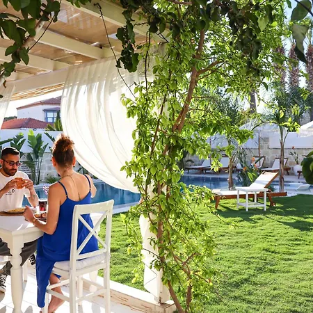 Pera Alacati * Çeşme