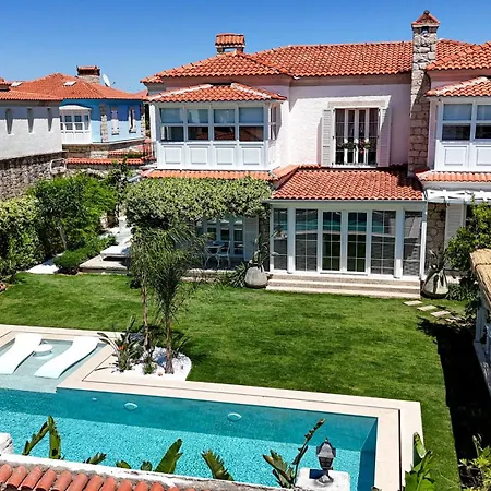 Pera Alacati Hotel *