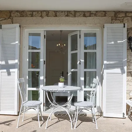 Pera Alacati Hotel *