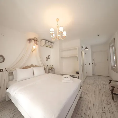 Pera Alacati Hotel *