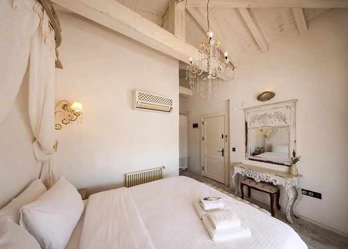 Pera Alacati * Çeşme