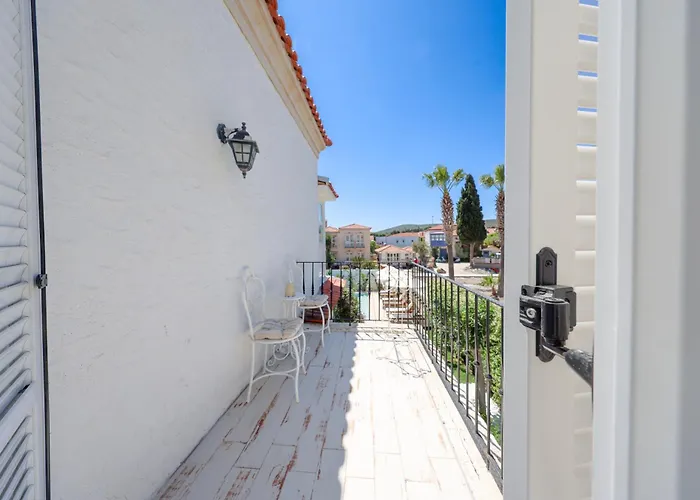 Pera Alacati Hotel *