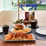 Pera Alacati * Çeşme