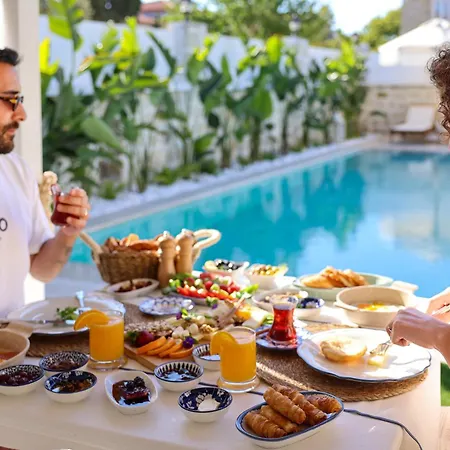 Pera Alacati * Cesme